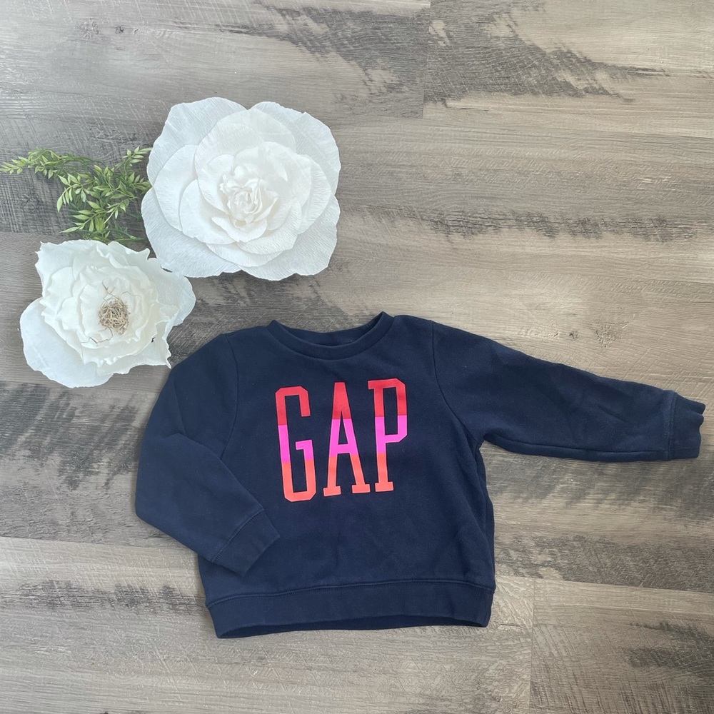 🔹GAP Logo Crewneck Sweatshirt